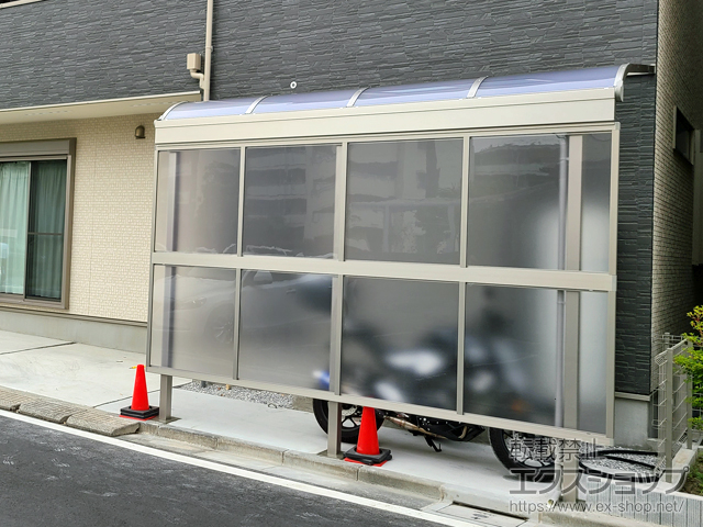 東京都足立区ののテラス屋根 プレシオステラスII R型 テラスタイプ 単体 積雪〜20cm対応＋前面パネル 施工例