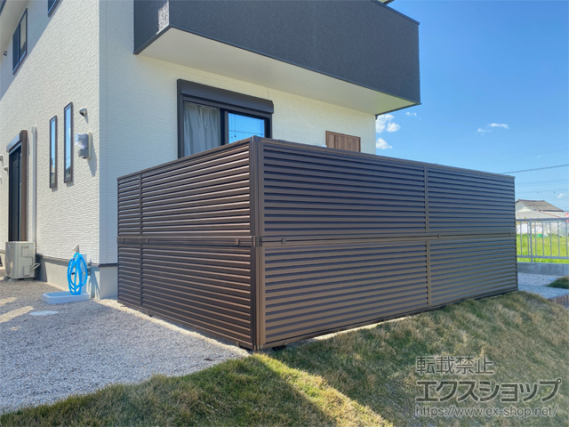 福岡県筑後市ののフェンス・柵 ミエーネフェンス 目隠しルーバータイプ 2段支柱 自立建て用 施工例