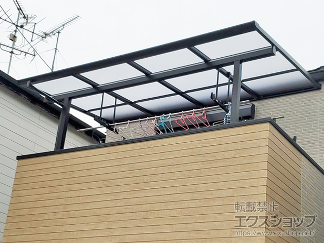 愛知県春日井市ののバルコニー・ベランダ屋根 ソラリア F型 屋根タイプ 単体 積雪〜20cm対応＋吊り下げ式 固定物干しセット 施工例