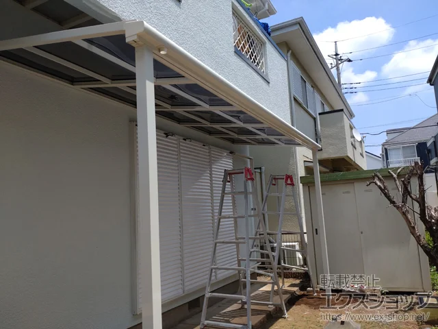 千葉県加古川市のLIXIL リクシル(トステム)のテラス屋根 スピーネ F型 テラスタイプ 単体 積雪〜20cm対応+吊り下げ物干し 施工例