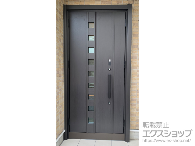 神奈川県川崎市のLIXIL リクシル（トステム）の玄関ドア リシェント玄関ドア3防火戸 M28型 断熱K4仕様 親子仕様(ランマ無)外観左吊元 ※FamiLock仕様 施工例