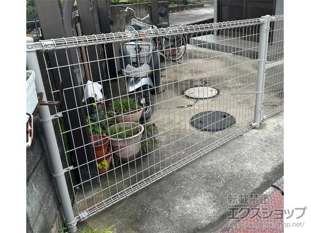 香川県坂出市ののフェンス・柵 メッシュフェンスG0　間仕切柱 施工例