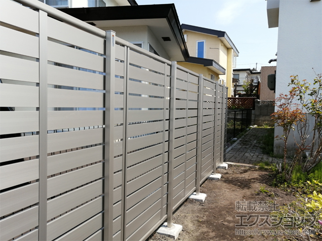 北海道函館市ののフェンス・柵 シンプレオフェンスSY1F型 横スリット 高尺タイプ 自由柱施工 施工例