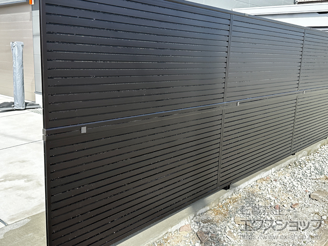 福岡県福岡市ののフェンス・柵 シンプレオフェンス5F型 横目隠し 2段支柱 自立建て用 施工例