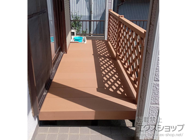 千葉県鴨川市ののウッドデッキ リウッドデッキ 200＋リウッドデッキフェンス2型＜ラチス格子＞ 施工例