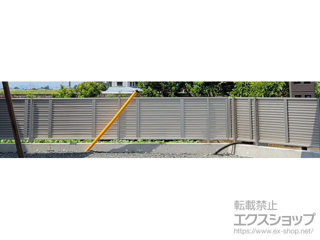 栃木県河内郡上三川町ののフェンス・柵 シンプレオフェンス13F型 横ルーバー　自由柱施工 施工例