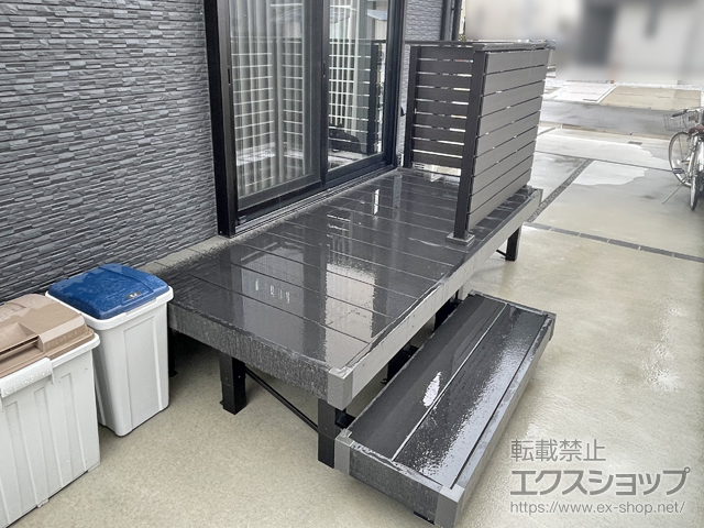 福岡県飯塚市ののウッドデッキ リウッドデッキ 200＋段床セット　<正面タイプ1段>＋ルシアスデッキフェンスA01型<横板格子タイプ> 施工例