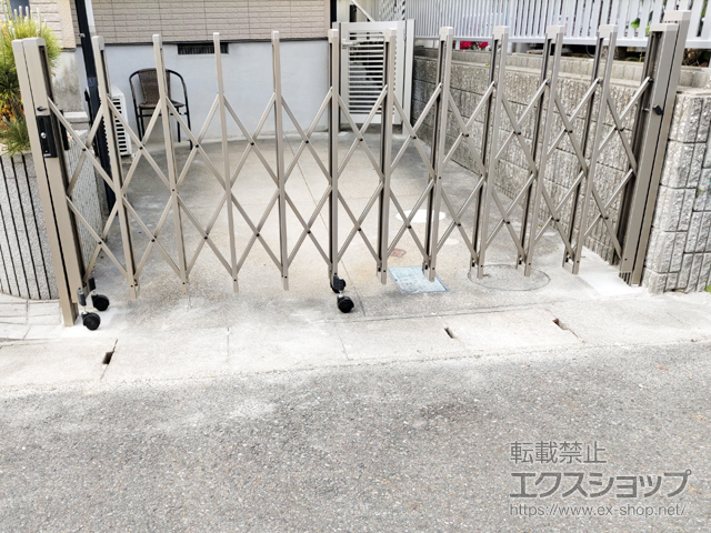 滋賀県草津市ののカーゲート トリップゲートII 2型 スタンダード ノンレール 片開き 30S 施工例