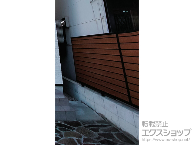 愛知県名古屋市ののフェンス・柵 ルシアスフェンスF02型 横目隠し 木調カラー　自由柱施工 施工例