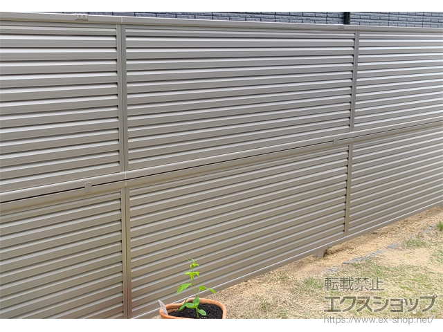 山口県山口市ののフェンス・柵 ミエーネフェンス 目隠しルーバータイプ 2段支柱 自立建て用 施工例