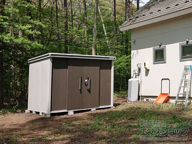 長野県北佐久郡軽井沢町のの物置・屋外倉庫 エルモ 一般型 2570×2220×2118 LMD-2522-DW 施工例