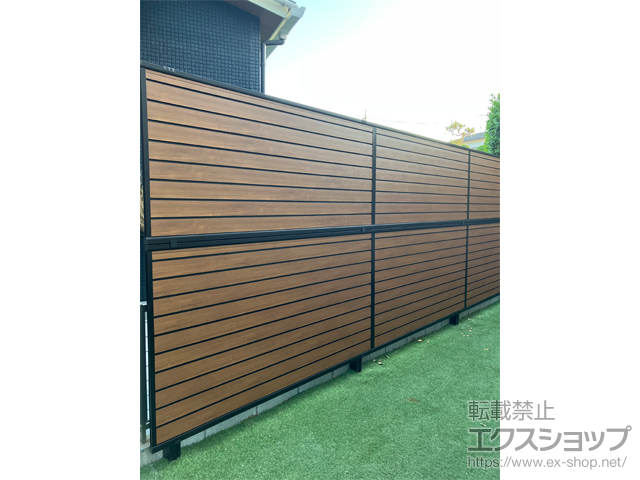 山口県下関市ののフェンス・柵 ルシアスフェンスF02型 横目隠し 木調カラー 2段支柱 自立建て用 施工例