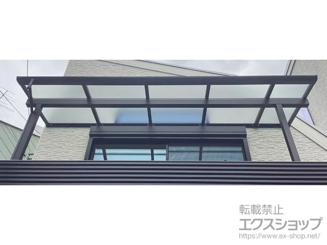 東京都港区のYKKAPのバルコニー・ベランダ屋根 ソラリア F型 屋根タイプ 単体 積雪～20cm対応 施工例