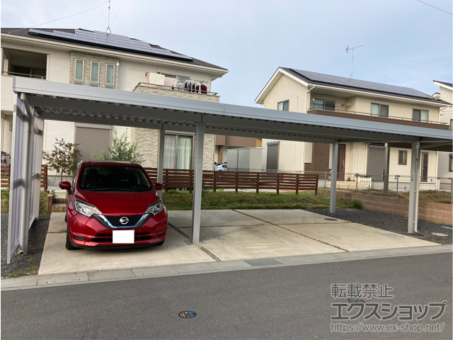 埼玉県北葛飾郡杉戸町ののカーポート ジーポートPro 積雪30cm対応 3台用 横連棟 (1+2台) 6本角柱＋サイドパネル〈平板タイプ〉 施工例