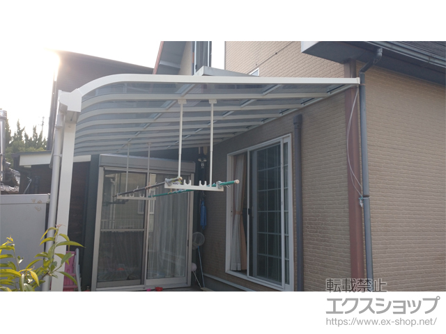 三重県伊賀市ののテラス屋根 ソラリア R型 テラスタイプ 単体 積雪〜20cm対応＋吊り下げ式固定物干し 施工例