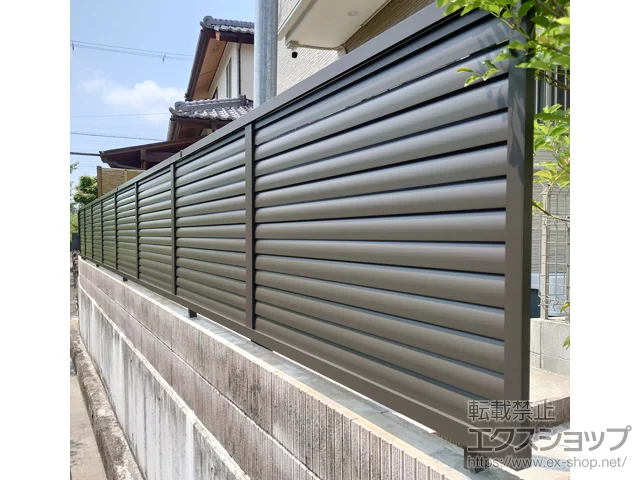兵庫県神戸市のLIXIL(リクシル)のフェンス・柵・塀 フェンスAB YL3型 横ルーバー3 フリーポールタイプ 施工例