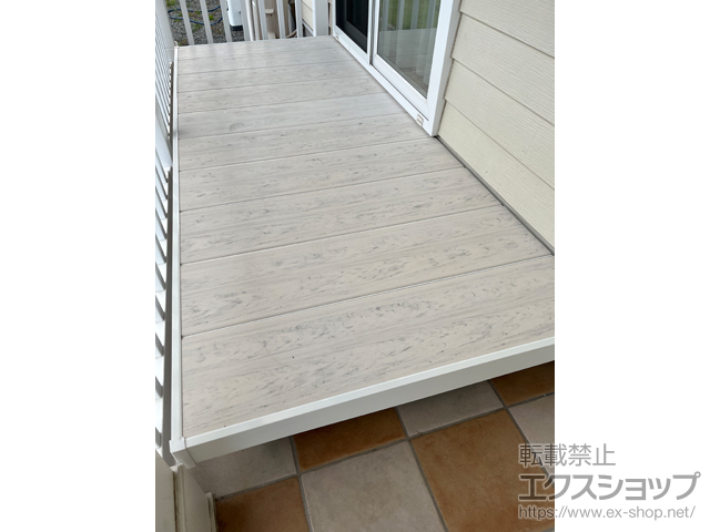 群馬県高崎市ののウッドデッキ ガーデンフロア ラステラ通常納まり 施工例