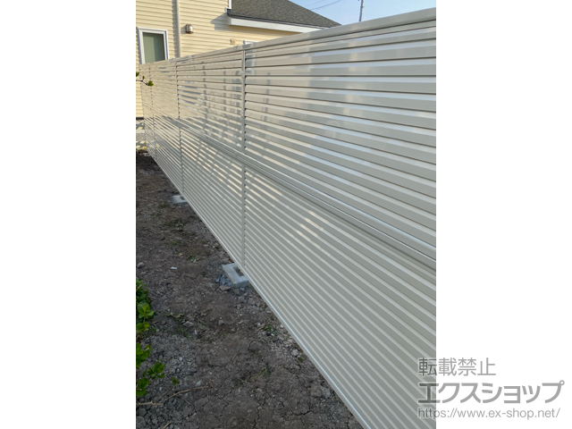 北海道旭川市ののフェンス・柵 ミエーネフェンス 目隠しルーバータイプ 2段支柱 自立建て用 施工例