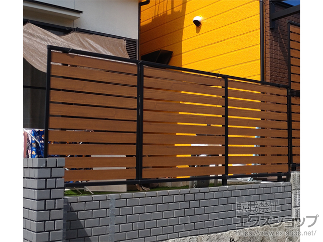大阪府枚方市ののフェンス・柵 ルシアスフェンスF04型 横板 木目カラー　自由柱施工 施工例