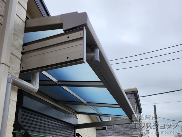 神奈川県川崎市ののバルコニー・ベランダ屋根 スピーネ F型 ルーフタイプ 単体 積雪〜20cm対応 施工例