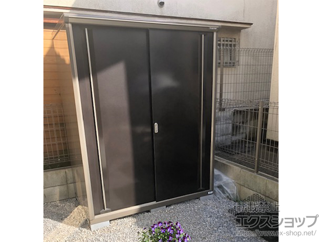 東京都練馬区のの物置・屋外倉庫 ナイソーシスター　1520×920×1903（KMW-159E-P） KMW-159E-P-CB＋別売棚板 施工例