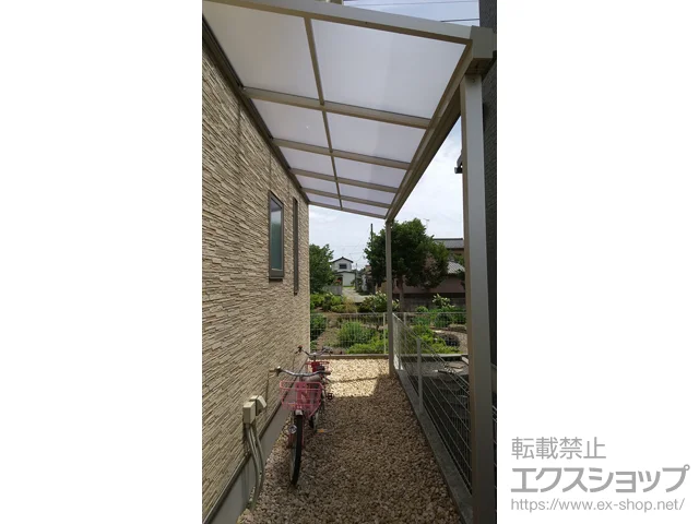 千葉県富里市のYKKAPのテラス屋根 ソラリア F型 テラスタイプ 単体 積雪〜20cm対応 施工例