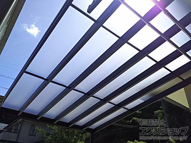 岐阜県可児郡御嵩町ののテラス屋根 ソラリア F型 ビッグサイズ 単体 積雪〜20cm対応＋吊り下げ式固定物干し 施工例