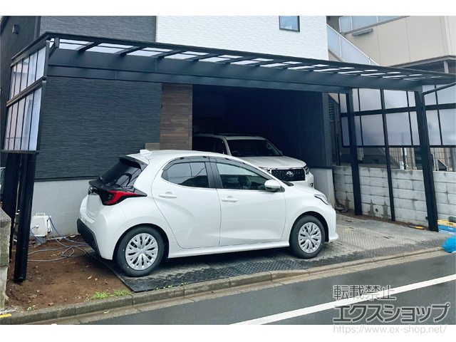 東京都板橋区ののカーポート フーゴF (フラットスタイル) 3台用 積雪〜20cm対応＋サイドパネル（両側） 施工例