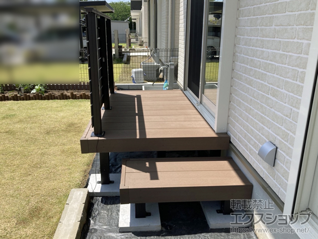 千葉県君津市ののウッドデッキ リウッドデッキ 200＋ルシアスデッキフェンスA01型＜横板格子タイプ＞＋独立式リウッドステップ2型（1段） 施工例