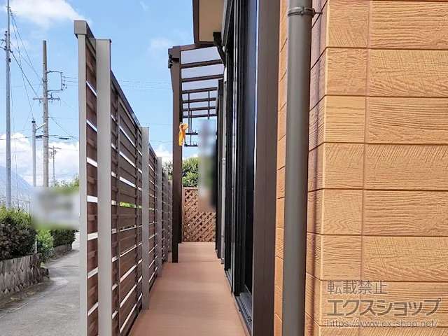 愛知県稲沢市ののテラス屋根、ウッドデッキ、カーポート ソラリア F型 テラスタイプ 単体 積雪～20cm対応+吊り下げ式固定物干し 施工例