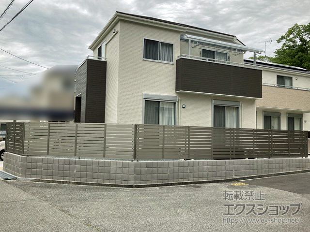 兵庫県神戸市ののフェンス・柵 モクハイフェンス アルミ色タイプ フリーポールタイプ 施工例