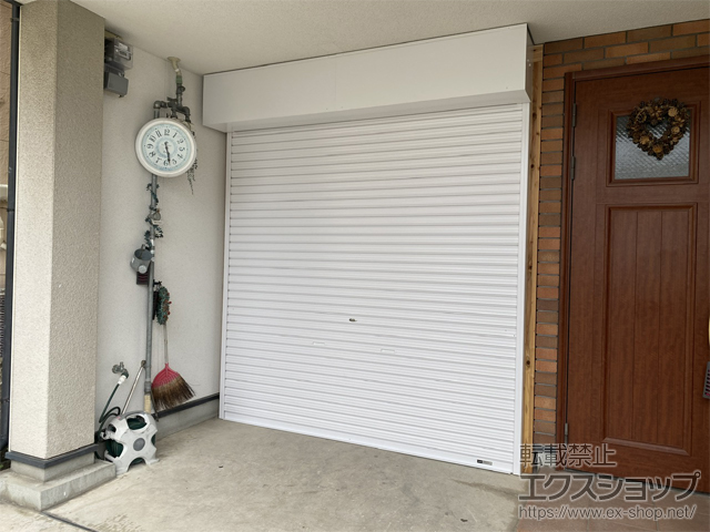 大阪府大阪市ののガレージシャッター プラテアII スチールタイプ 手動式 ※外付け 施工例