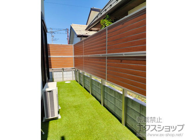 千葉県松戸市ののフェンス・柵 ルシアスフェンスF02型 横目隠し 木調カラー 2段支柱 自立建て用 施工例