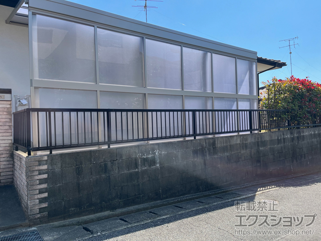 福岡県福岡市ののテラス屋根 ソラリア F型 テラスタイプ 単体 積雪〜20cm対応＋前面パネル 施工例