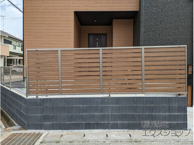 茨城県牛久市ののフェンス・柵 モクハイフェンス 木調カラー フリーポールタイプ 施工例