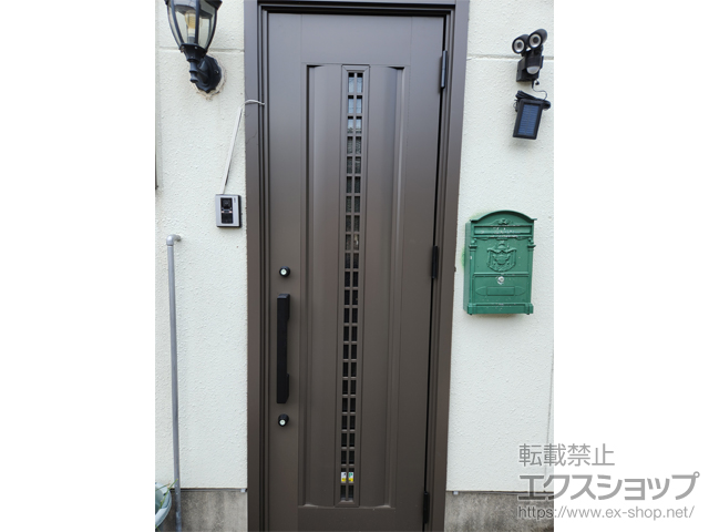 愛知県一宮市のLIXIL リクシル（トステム）の玄関ドア リシェント玄関ドア3 C20N型 アルミ仕様 片開き仕様(ランマ無)外観右吊元 ※手動仕様 施工例