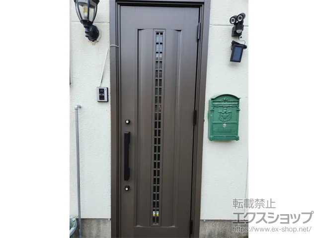 愛知県一宮市のLIXIL リクシル（トステム）の玄関ドア リシェント玄関ドア3 C20N型 アルミ仕様 片開き仕様(ランマ無)外観右吊元 ※手動仕様 施工例