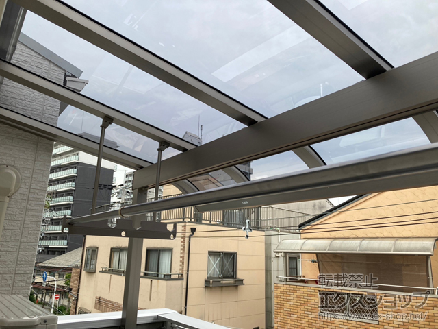 大阪府大阪市ののバルコニー・ベランダ屋根 テラスVS R型 屋根タイプ 単体 積雪〜30cm対応＋吊り下げ物干しAセット 施工例