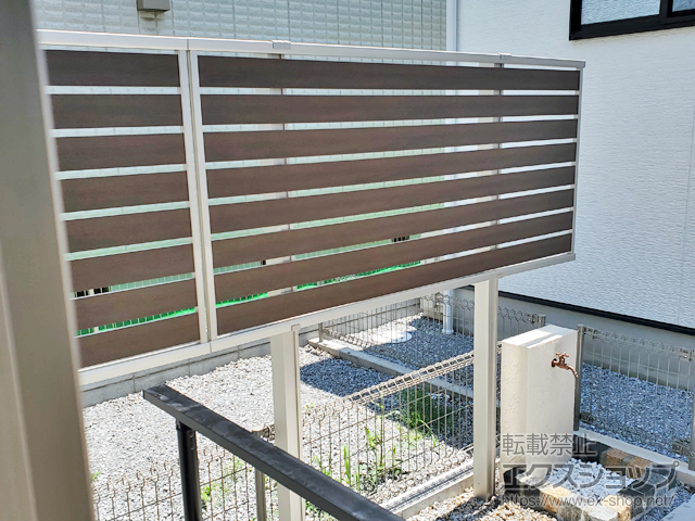 埼玉県上尾市ののフェンス・柵 ルシアスフェンスF04型 横板 木調カラー 上段のみ設置 自立建て用 施工例