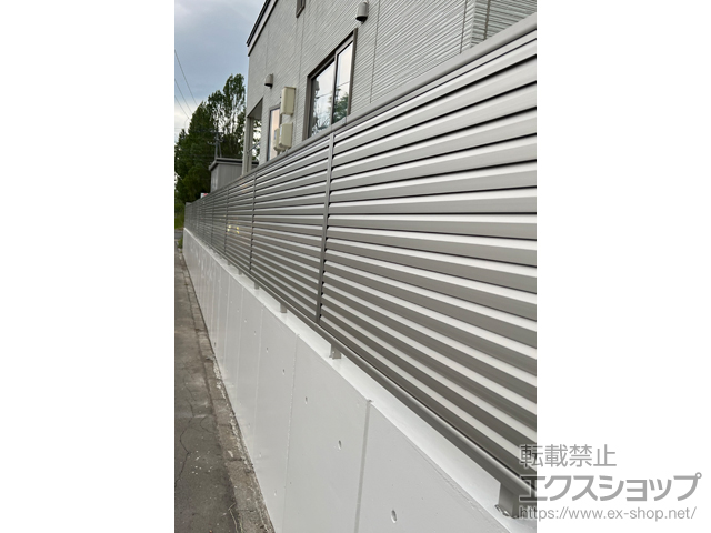 北海道石狩市ののフェンス・柵 ミエーネフェンス 目隠しルーバータイプ 自由柱施工 施工例