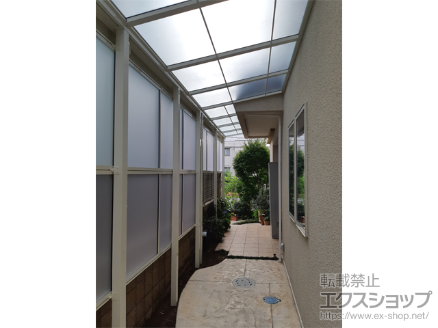 兵庫県神戸市ののテラス屋根 スピーネ F型 テラスタイプ 連棟 積雪〜20cm対応 *躯体側出幅違い納まり 施工例