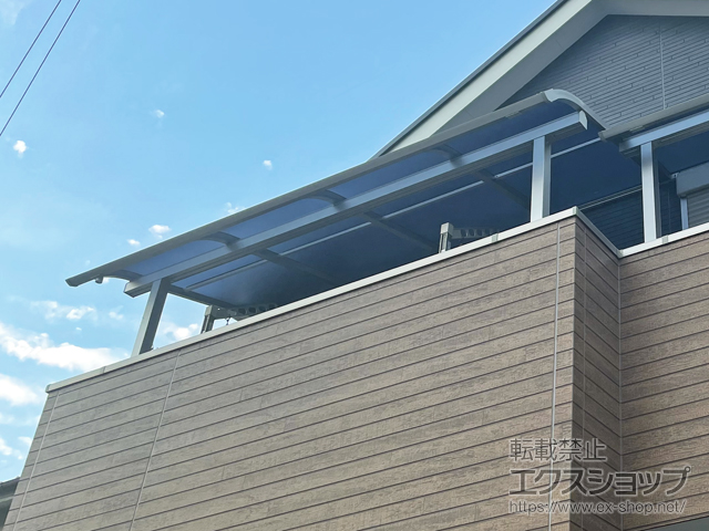 兵庫県加古川市ののバルコニー・ベランダ屋根 ソラリア R型 屋根タイプ 単体 積雪〜20cm対応［外観左側設置］ 施工例