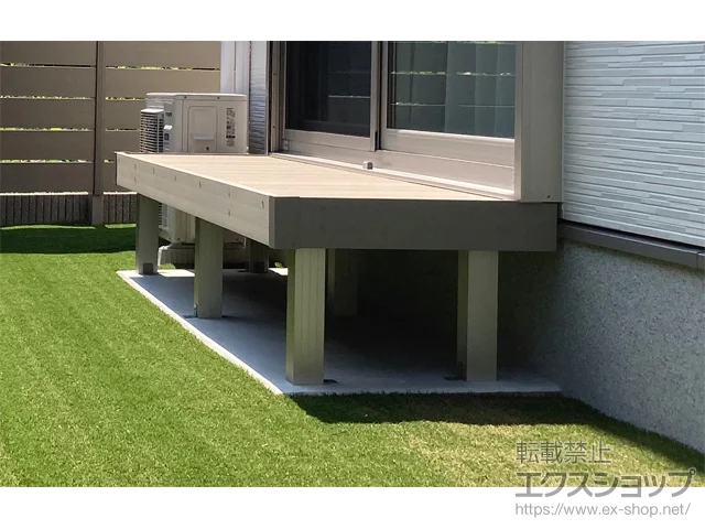 �R�������s�̂̕��u�E���[�E���O�q�ɁA�E�b�h�f�b�L�A�e���X�����A�t�F���X�E��E�� ���E�b�h�f�b�L 200 �{�H��