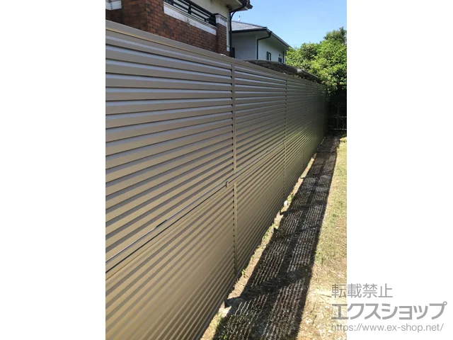 鹿児島県鹿児島市のValue Selectのフェンス・柵・塀 ミエーネフェンス 目隠しルーバータイプ 2段支柱 自立建て用 施工例