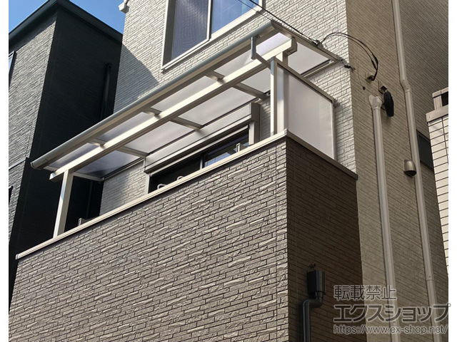 埼玉県川口市ののバルコニー・ベランダ屋根 プレシオステラスII F型 屋根タイプ 単体 積雪〜20cm対応＋側面パネル 施工例