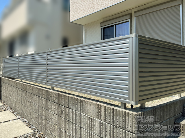 愛知県知多郡武豊町ののフェンス・柵 ミエーネフェンス 目隠しルーバータイプ　自由柱施工 施工例