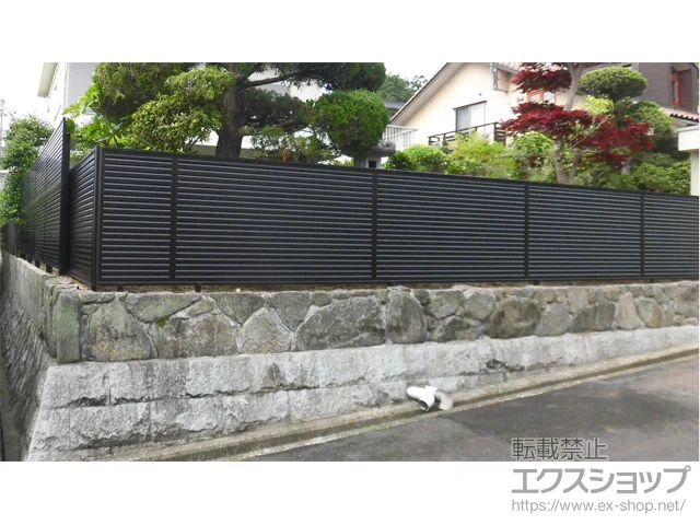 奈良県橿原市のYKKAPのフェンス・柵・塀 シンプレオフェンス13F型 ルーバー　自由柱施工 施工例
