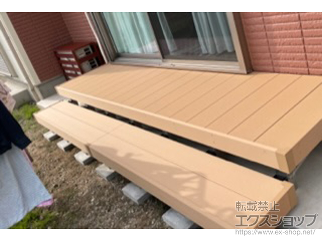 埼玉県鴻巣市ののウッドデッキ リウッドデッキ 200＋正面段床1段 施工例