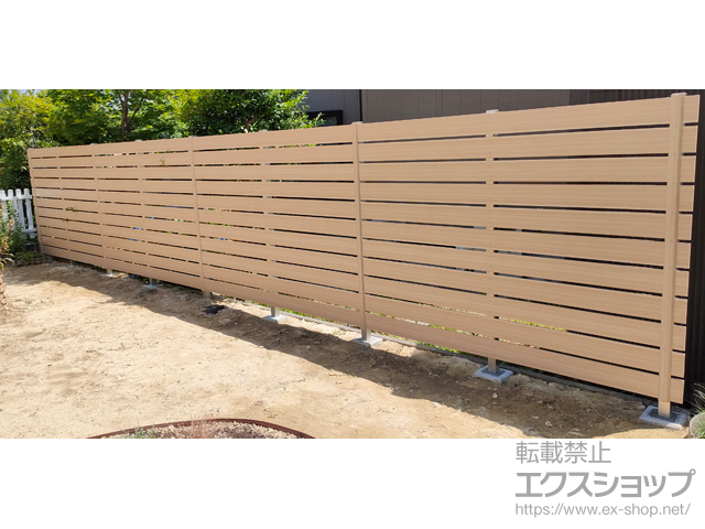 石川県能美市ののフェンス・柵 マイティウッド デコII 隙間15mm H1600 施工例