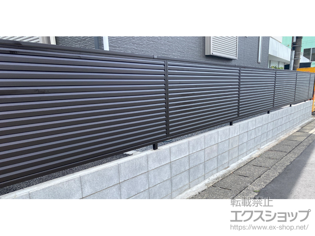 埼玉県上尾市ののフェンス・柵 ミエーネフェンス 目隠しルーバータイプ　自由柱施工 施工例